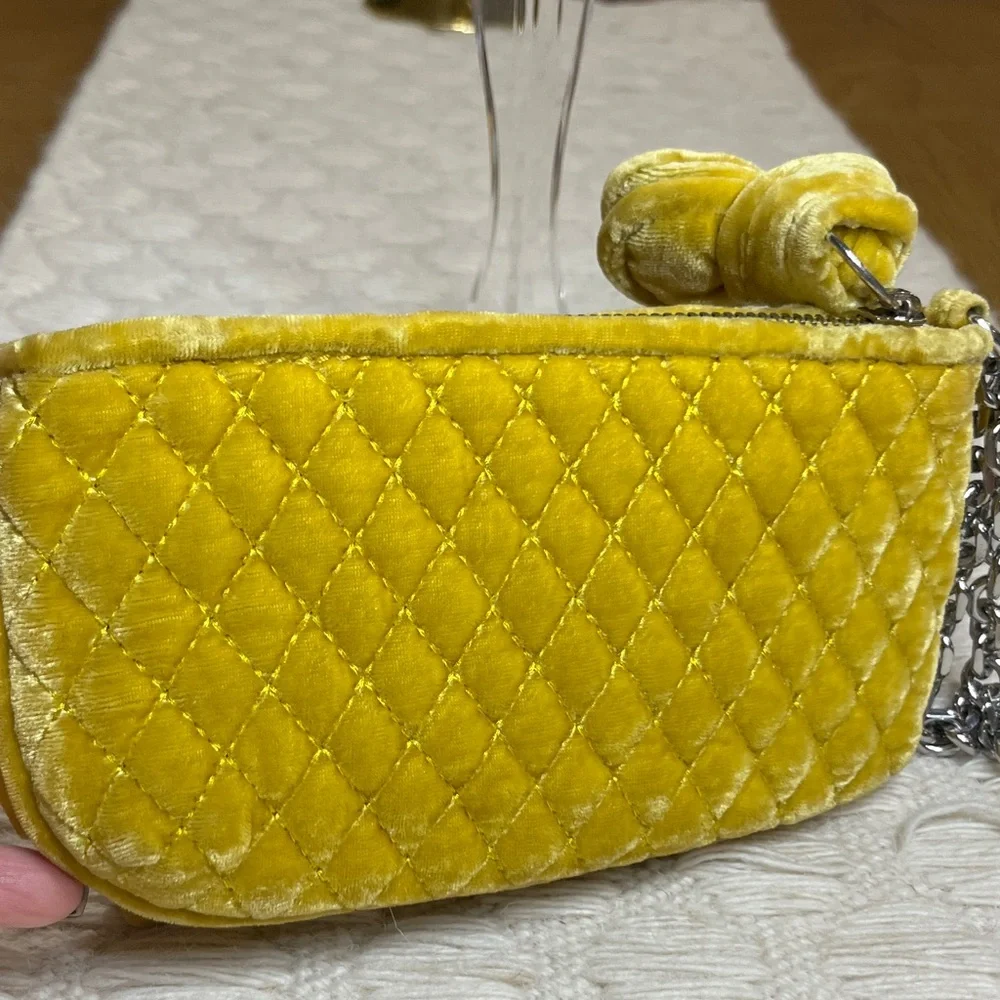 Juicy Couture reposhing this